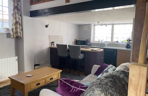 Holt Cabaña | 1 bed “Jollyboat Cottage” Close to Quay,perfect quirky Bolthole for couples.