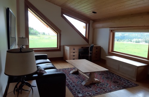 Smithers Casa | JollyMore | Meadow Home