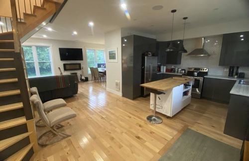 Chelsea Casa | Joly Home in the heart of Chelsea village. Near all the amenities.