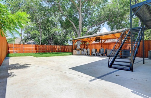 Fort Worth Casa | Jonairs ,Stockyard Mini Hotel