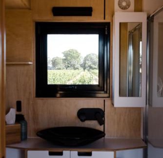 Rutherglen Casa | Jones Winery Tiny House on the Vineyard, Rutherglen - Off Grid