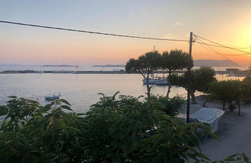 Loutraki Apartamento | Jonny O, apartment by the sea