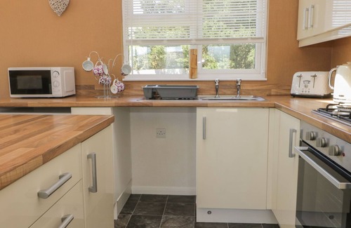 Cayton Bay Cabina | Jonstone Pines Lodge at Cayton Bay Holiday Park