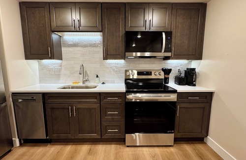 Saratoga Springs Apartamento | Jordan River Retreat. Charming 1 bedroom apartment in Lehi Ut on the river.