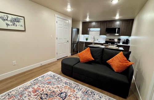 Saratoga Springs Apartamento | Jordan River Retreat. Charming 1 bedroom apartment in Lehi Ut on the river.
