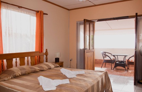 Mare Anglaise Cama Y Desayuno | Habitación doble Josies Cottage con desayuno en Beau Vallon, vista al mar