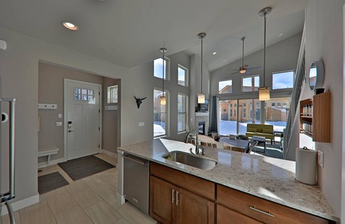 Rendezvous Condominio | Journey Way 2 Br In Rendezvous 2 Bedroom Townhouse by Redawning
