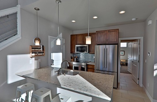 Rendezvous Condominio | Journey Way 2 Br In Rendezvous 2 Bedroom Townhouse by Redawning