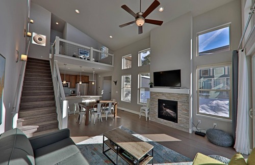Rendezvous Condominio | Journey Way 2 Br In Rendezvous 2 Bedroom Townhouse by Redawning