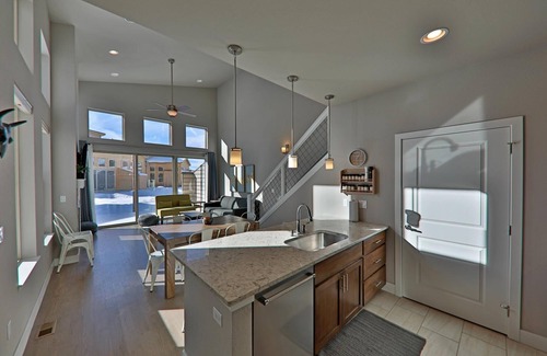 Rendezvous Condominio | Journey Way 2 Br In Rendezvous 2 Bedroom Townhouse by Redawning