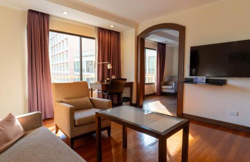 Khlong Tan Hotel | Journeyhub Sukhumvit 26, Bangkok - Formerly St James Hotel