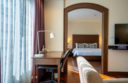 Khlong Tan Hotel | Journeyhub Sukhumvit 26, Bangkok - Formerly St James Hotel