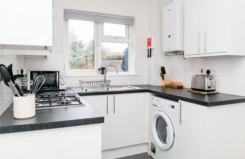 Kempston Villa | Jowitt Avenue | Superb Detached House | eco-Serviced Accommodation |