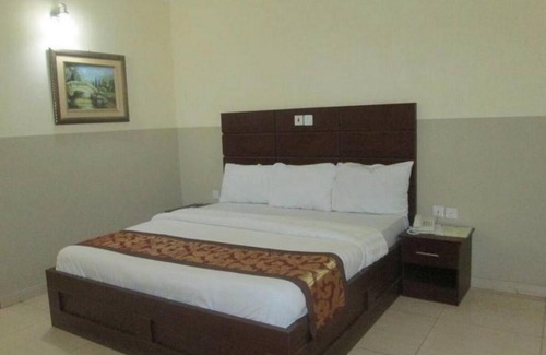 Abuja Cabina | Joy House Hotel - Solace