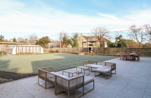 Whitstable Cabaña | JOY LANE MANSION, family friendly, with pool in Whitstable