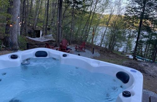Bowman Chalet De Esquí | Joy's Chalet - Hottub, Lake, & Cottage