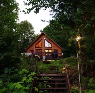 Bowman Chalet De Esquí | Joy's Chalet - Hottub, Lake, & Cottage