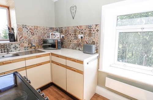 Fremington Cabaña | JOYCES COTTAGE, 2 BROWN HILL, pet friendly, with a garden in Reeth