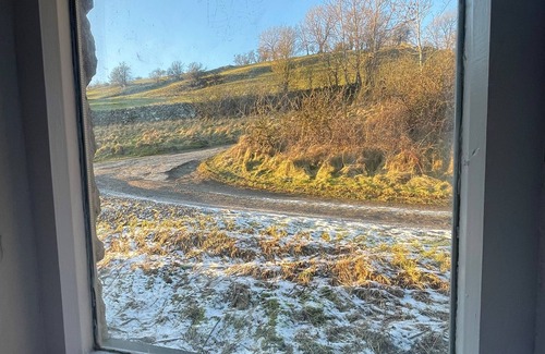 Fremington Cabaña | JOYCES COTTAGE, 2 BROWN HILL, pet friendly, with a garden in Reeth