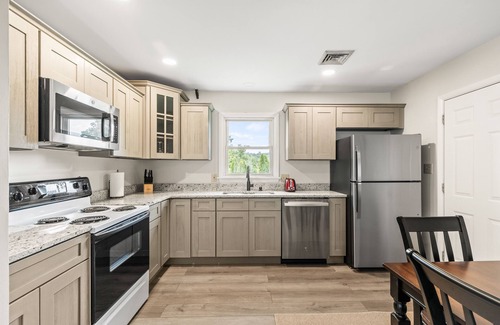 Lawnton Casa | Joyful 5-Bedroom Home w/ Private Backyard