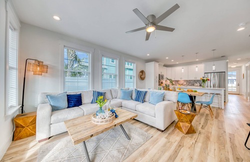 Bid-a-wee Beach Casa | Joyful Sound by AvantStay | Walk to the Beach