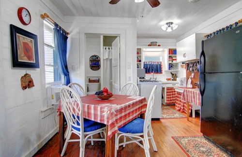 Rockport Cabaña | Joys Beach 1 Bedroom Cottage by RedAwning