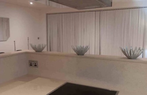 Peninsula Apartamento | Juanita Place- Stunning 3bed in Greenwich