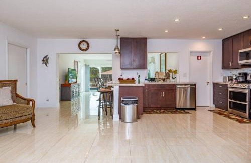 Lake Estates Casa | Juanita's Waterfront Villa