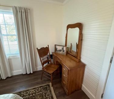 Arlington Casa | Juanitas Garden Cottage