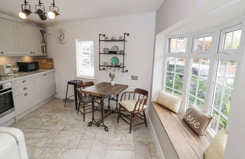 Stratford-upon-Avon Cabaña | JUBILEE COTTAGE, pet friendly, with a garden in Tiddington
