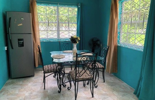 Soufriere Apartamento | Jude Apartments - 3-bedroom apartment with AC in Soufrière