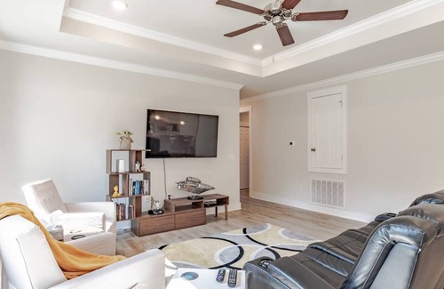 Milton Casa | Jude Way~Spacious family friendly home