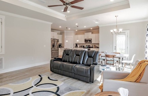 Milton Casa | Jude Way~Spacious family friendly home