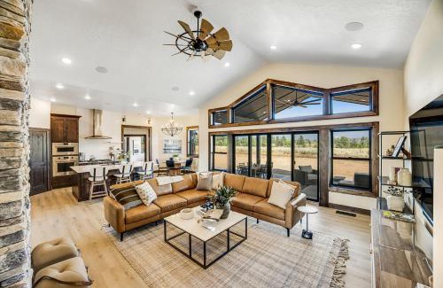 McCall Casa | Jug Handle Gem