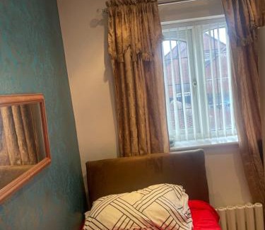 West Bromwich Casa | Jules Homestay Plus