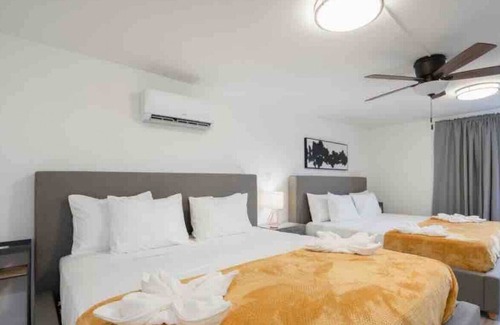 Coral Terrace Casa | JULIA - MIAMI - 2 · House 4BR 7beds petfriendly close to the airport