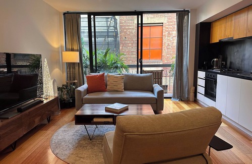 Chinatown Apartamento | Juliet: Beautiful CBD Laneway apartment, Parking option