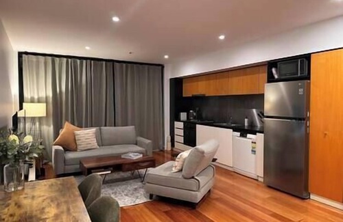 Chinatown Apartamento | Juliet: Beautiful CBD Laneway apartment, Parking option