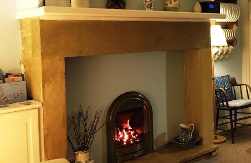 South Charlton Casa | Juliet Cottage, late Georgian treasure, charming, cosy and historic, only a short walk to Alnwick Castle
