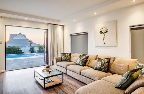 Camps Bay Villa | Jumeirah Blue