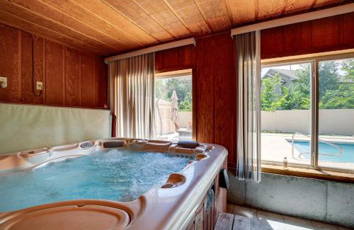 Junction City Casa | Junction City Home with Hot Tub - Near Milford Lake!