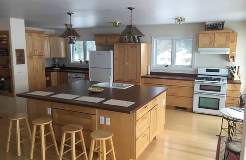 Coloma Casa | ¡Reserve sus vacaciones de verano en 2020 en Pleasant lake getaway!