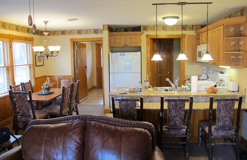 Gatlinburg Complejo | June 23-30, 2024, Vacation Resort in Gatlinburg, TN w/ Waterpark, 3 BR Sleeps 12