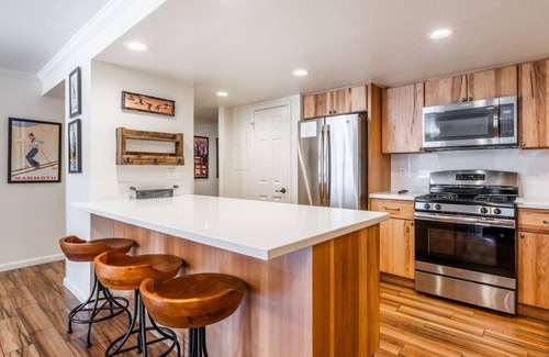 June Lake Condominio | June Lake Beauty. 3 Bedrooms, 3 baths. Spacious
