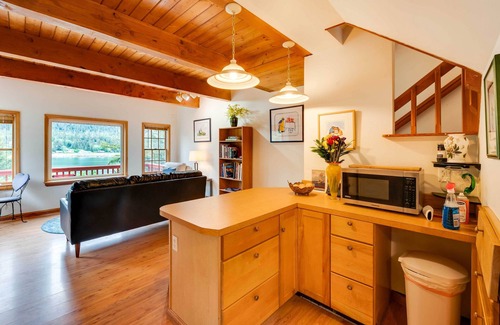 Juneau Cabaña | Juneau Vacation Home: Stunning View + Beach Access