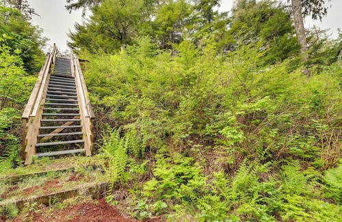 Juneau Cabaña | Juneau Vacation Home: Stunning View + Beach Access