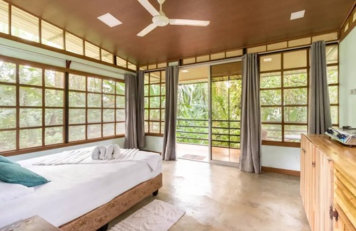 Bahía Drake Casa | Jungle cabin with sea view & kitchen, 1' to beach