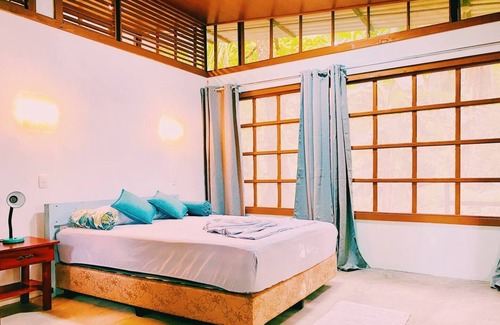 Bahía Drake Casa | Jungle cabin with sea view & kitchen, 1' to beach