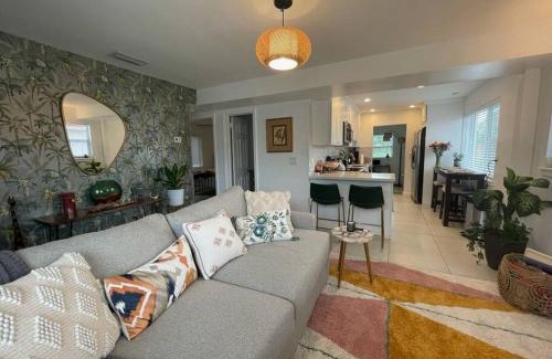 Lake Worth Casa | Jungle Cottage with luxury pool, hot tub and more!