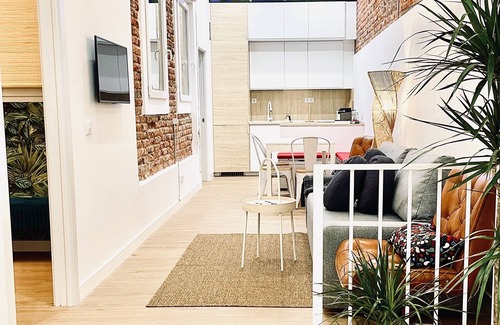 Gaztambide Apartamento | Jungla de diseño para 8: 3 dormitorios 2 baños AC Parking Gratis